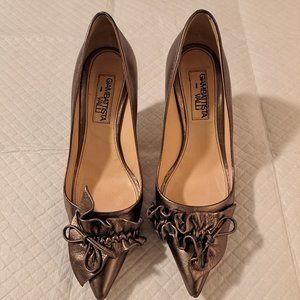 Giambattista Valli leather pumps in beautiful pewter color.